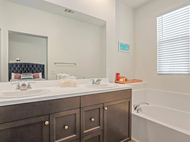 30411 Town Square Dr — Photo 12