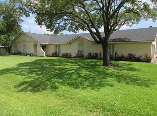 101 Lakeway St, Eagle Lake, TX 77434