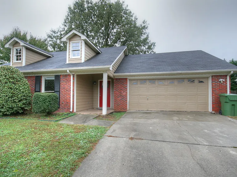 104 Hollington Dr NE — Photo 23