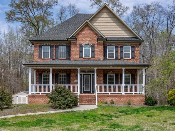 108 Loganberry Ct, Clemmons, NC 27012