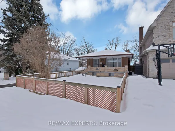 934 Beechwood Ave, Mississauga, ON L5G 4E2