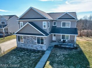 4062 Oak St, Grand Blanc, MI 48439