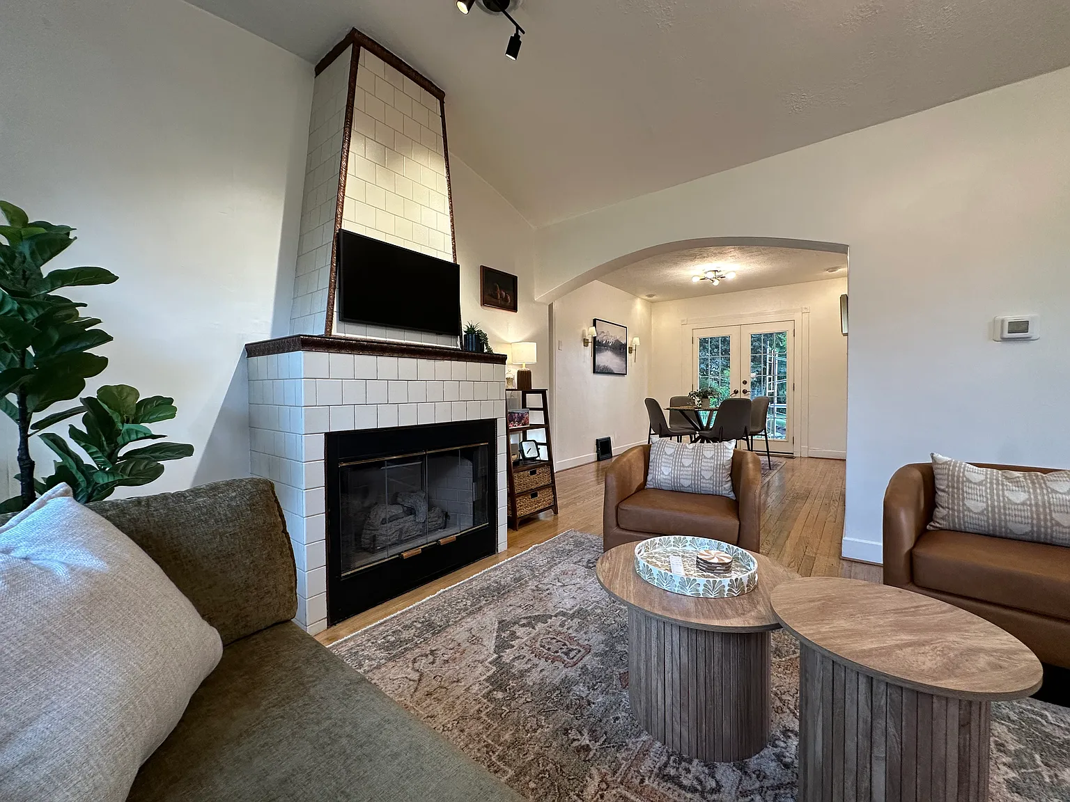 2 bed, 1000 sqft, $2,100 — Photo 4