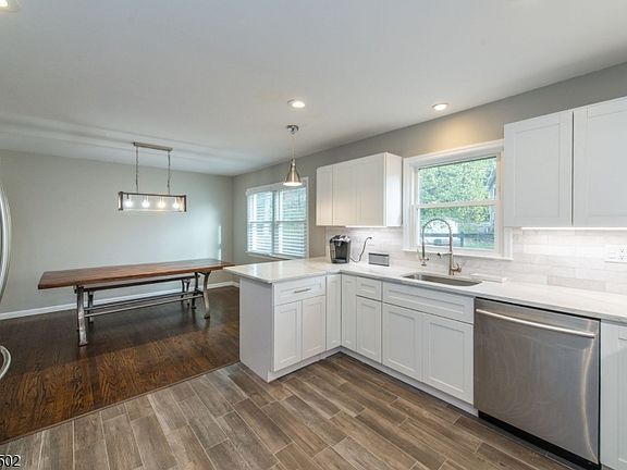 3rd image of 11 Woodlawn Dr