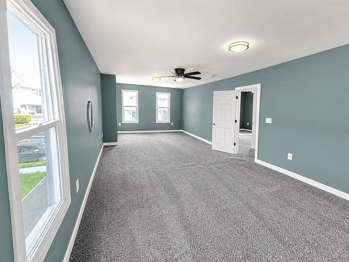 3 bed, 2332 sqft, $1,700 — Photo 3