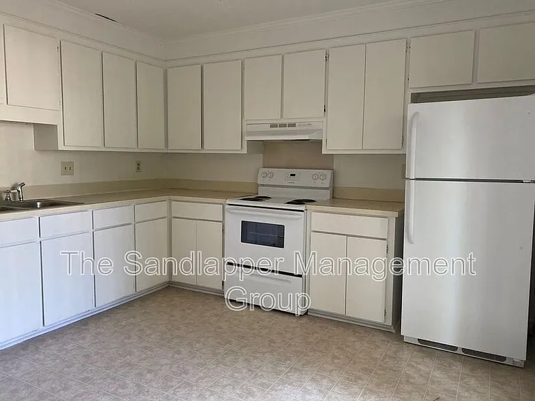 4736 Linfield Ln — Photo 4