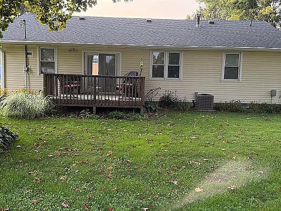 2nd image of 820 Macomb St