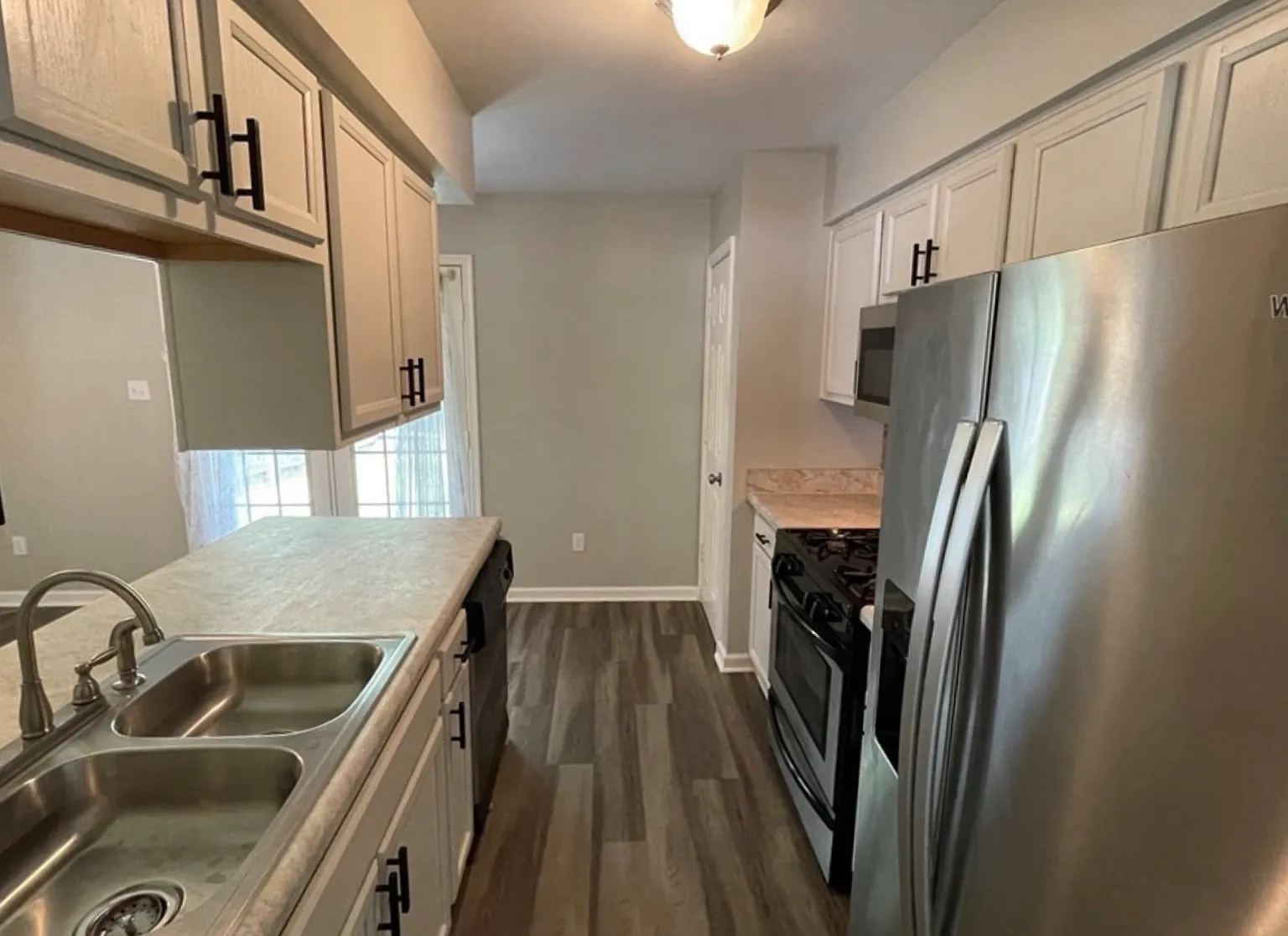 3 bed, 1.5 bath, 1360 sqft, $2,175 — Photo 1