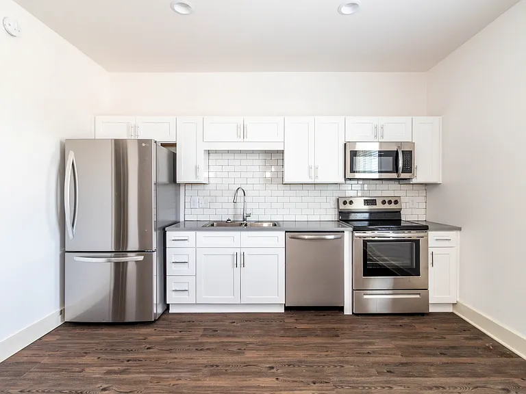 1120 Franck St — Photo 18