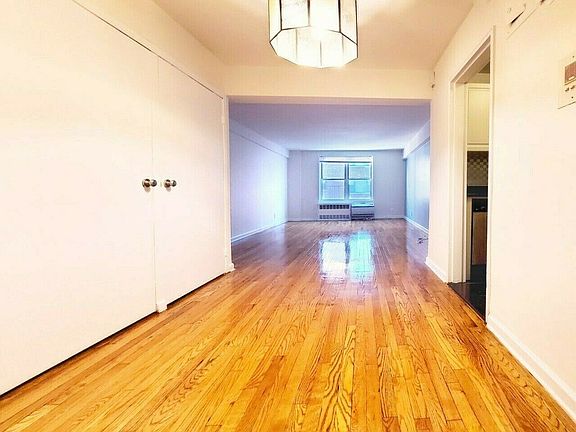 5th image of 401 W 56th St APT 5N