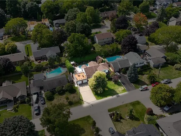 912 Boothman Ave, Burlington, ON L7T 1P4