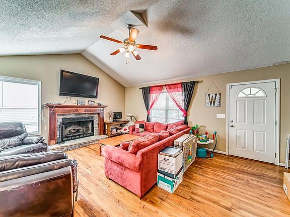 5th image of 229 Black Walnut Dr