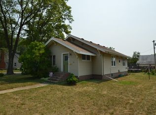 224 8th Ave NE, Aberdeen, SD 57401