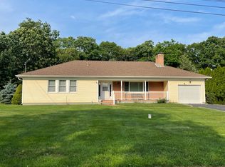 1090 Stars Rd, East Marion, NY 11939