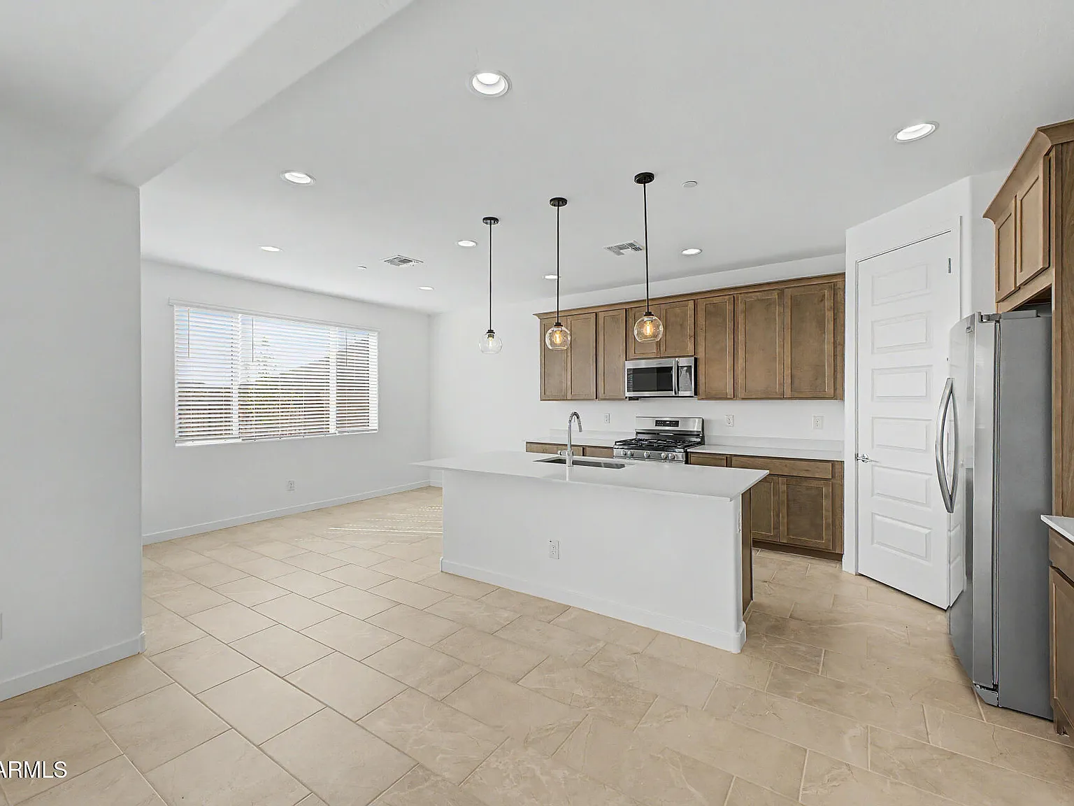 5 bed, 3.0 bath, 2683 sqft, $2,500 — Photo 4