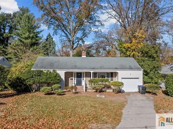 22 Lawrence Brook Dr, East Brunswick, NJ 08816