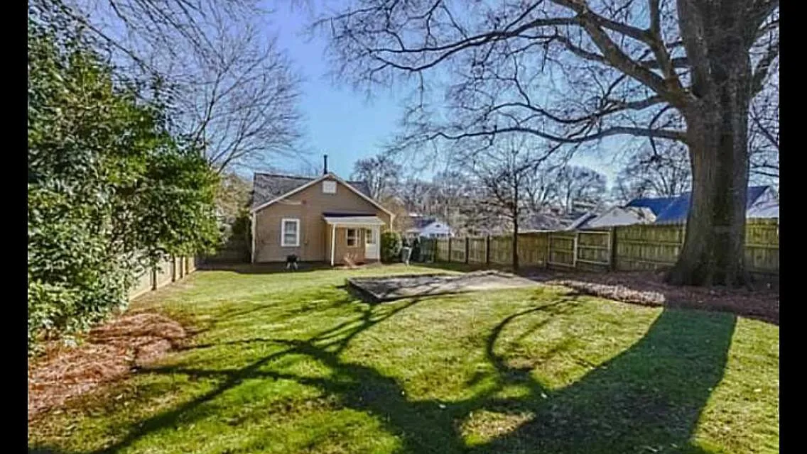 2132 Scott Avenue — Photo 3
