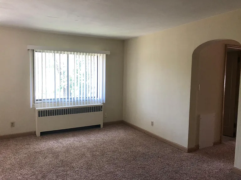905 Kilian Blvd SE — Photo 17