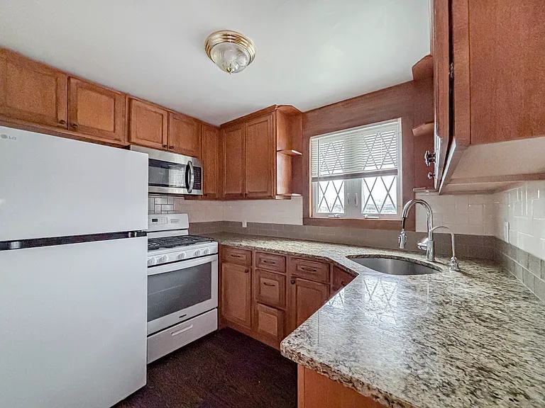 5156 W 63rd Pl — Photo 3