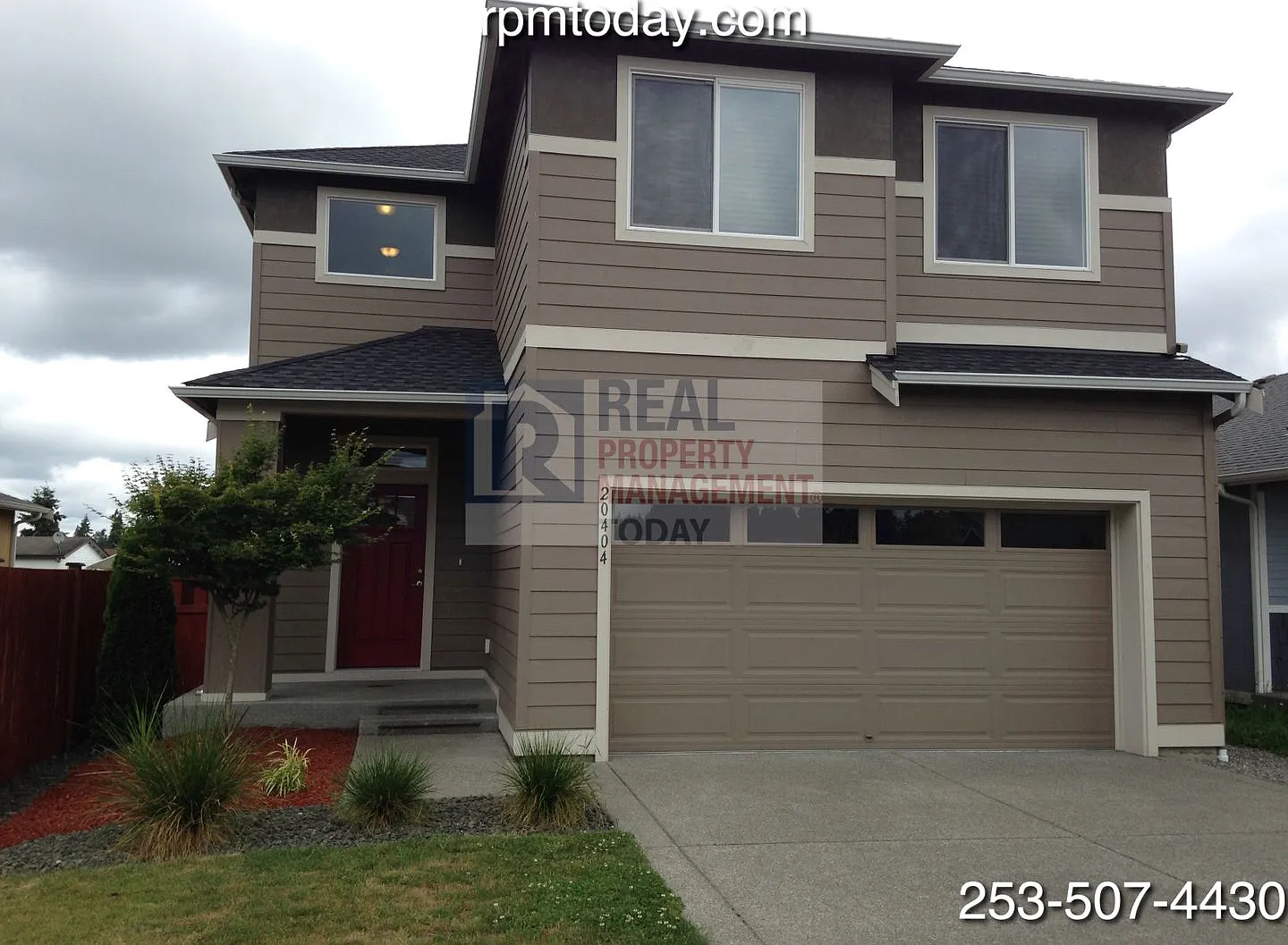 Beautiful 4 Bedroom Home in Spanaway! — Photo 1