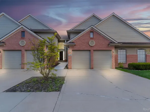 1030 Lorenzo Ct, Troy, MI 48085