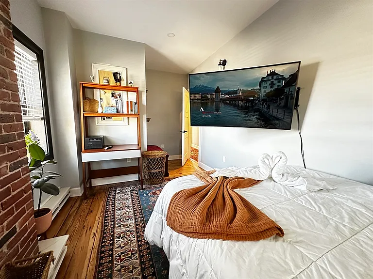 10 Pompeii St #3 — Photo 10