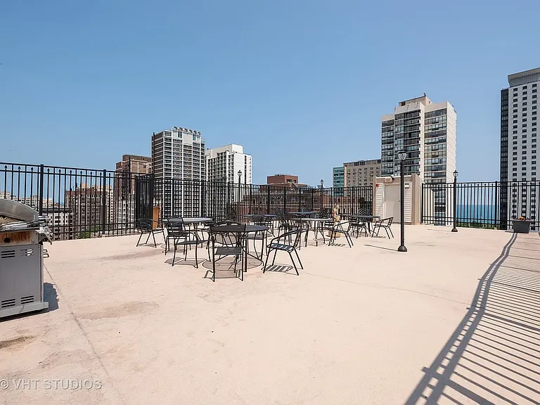 450 W Briar Pl #11M — Photo 10
