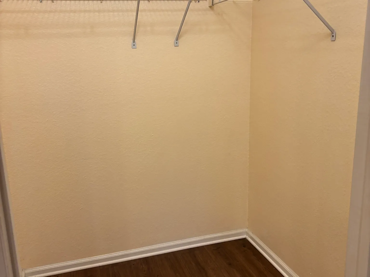 2 bed, 1050 sqft, $900 — Photo 2