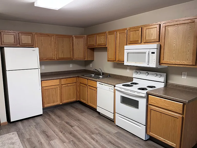 Pineview Apartments — Photo 28