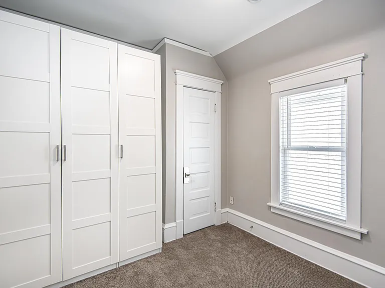 1028 E Pearson St — Photo 20