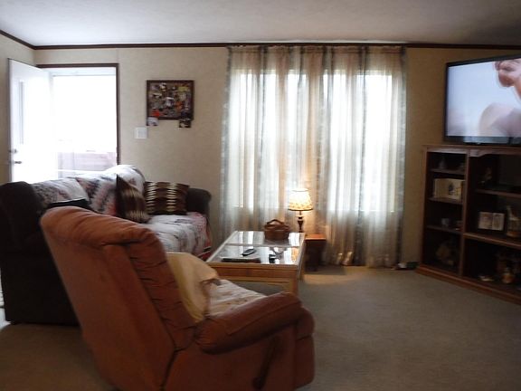 3rd image of 220 Twin Oak Ln