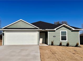 860 Hudson St, Prairie Grove, AR 72753