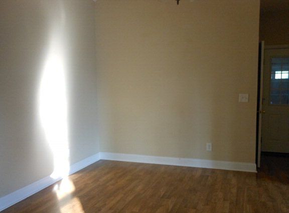 5th image of 200 Carrington Ln #1