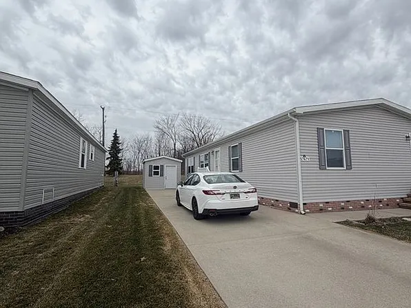 57671 Old Red Ln, Lenox, MI 48048