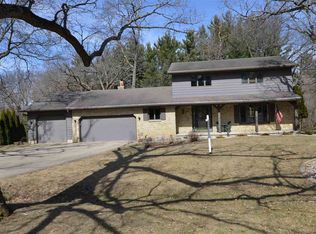 6389 Grossepark Rd, Sun Prairie, WI 53590