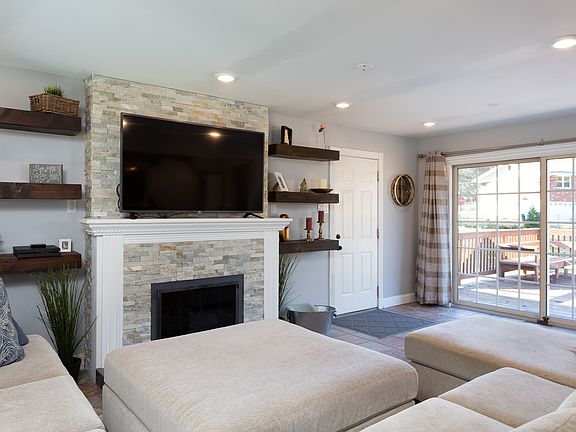 3rd image of 10407 Wisteria Ln