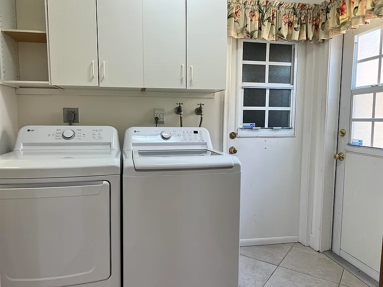 3920 NE 27th Ave — Photo 16