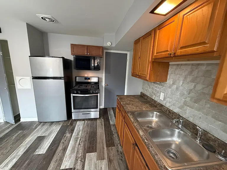 901 North Meadows Court - D — Photo 3