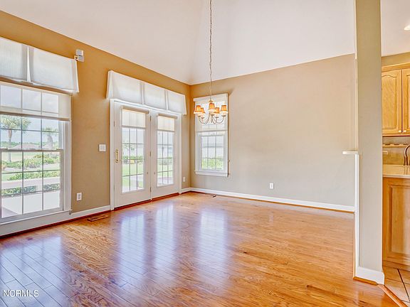 2nd image of 275 Brookshire Pl SW