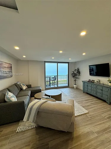 9273 Collins Ave #810 Photo 1