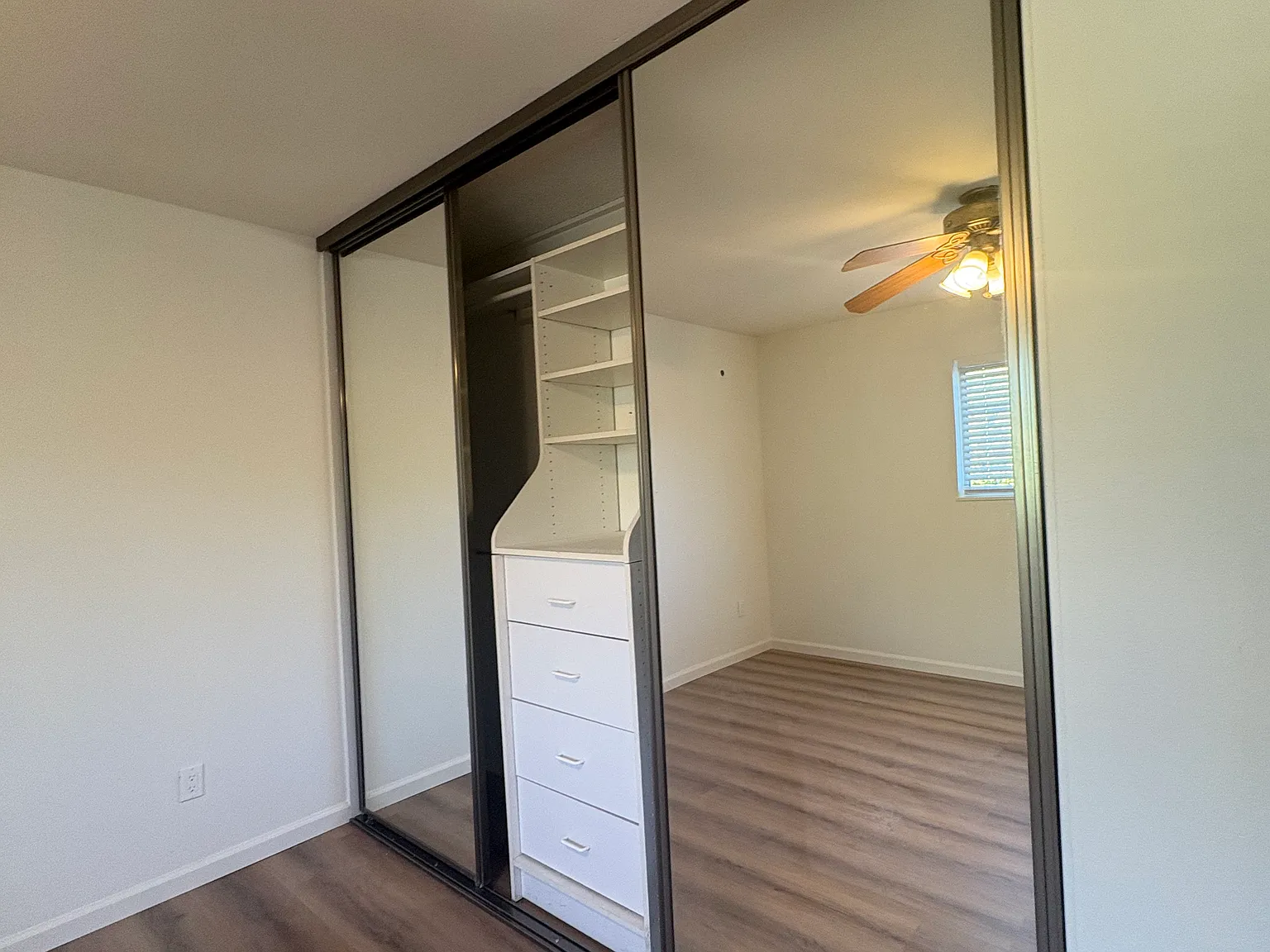3 bed, 1288 sqft, $4,100 — Photo 2