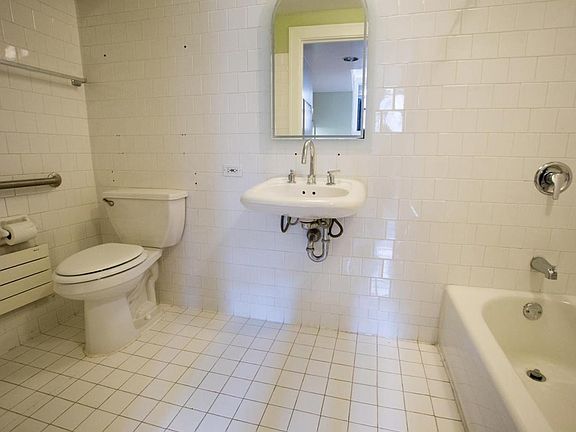 3rd image of 5535 S Kimbark Ave #3W