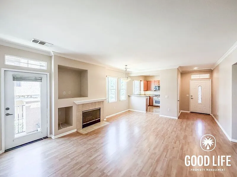 2 bed, 2.0 bath, 1148 sqft, $3,300 — Photo 3