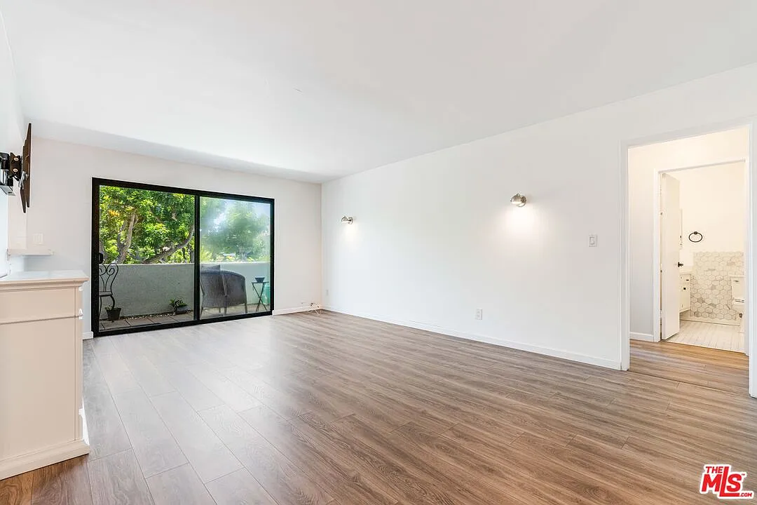 1 bed, 1.0 bath, 778 sqft, $2,835 — Photo 2