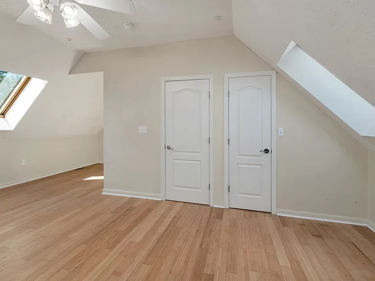 32 Suffolk Ct — Photo 25
