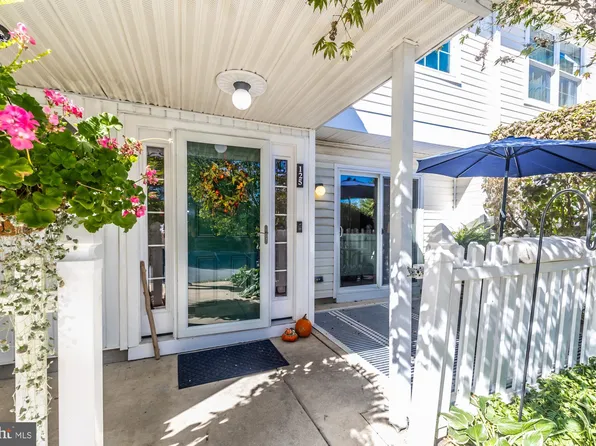 125 Deerfield Ct, Glen Mills, PA 19342