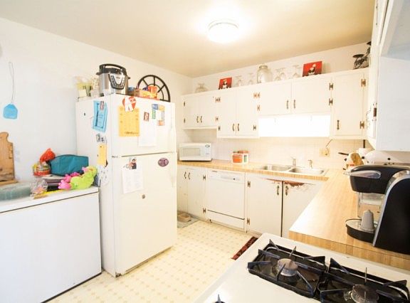 3rd image of 208 Herb St