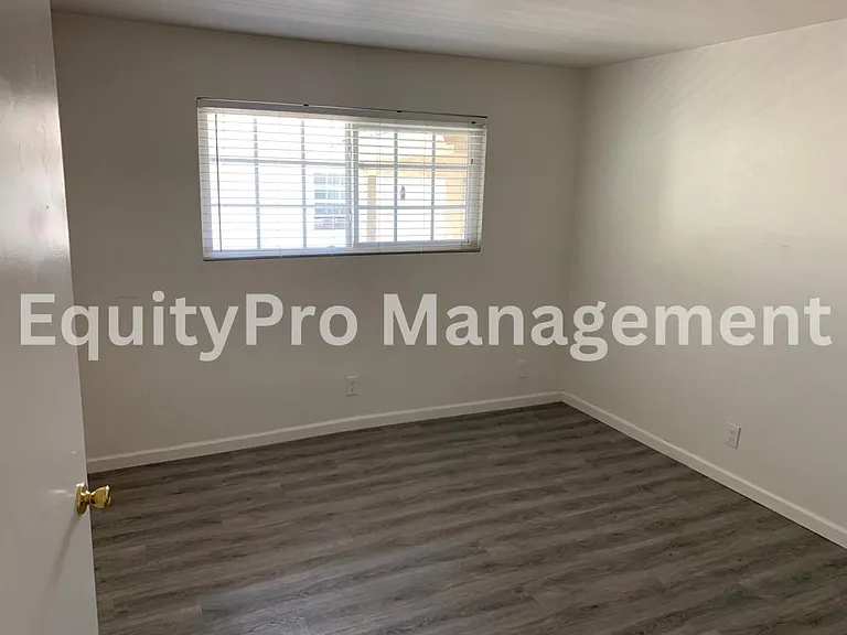 7243 Pickering Ave #D — Photo 6