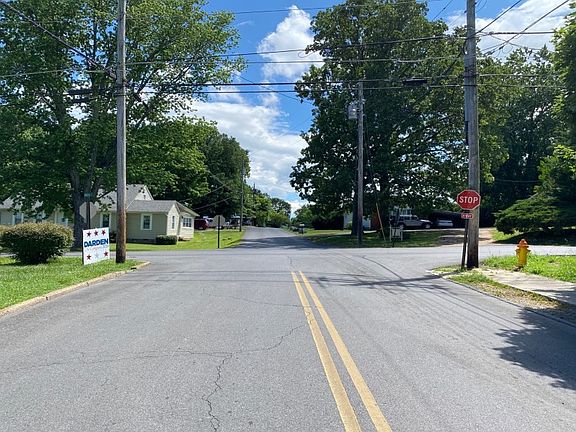 5th image of 447 Woodlawn Ave