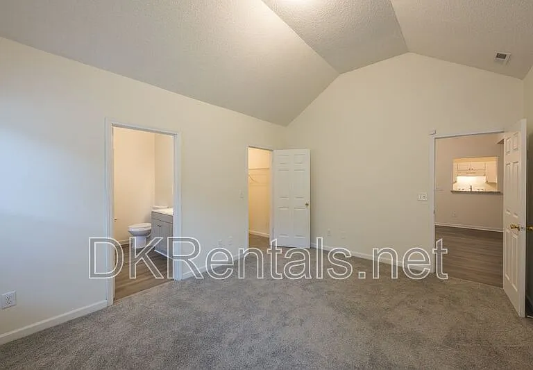 5689 Isleworth Way — Photo 15